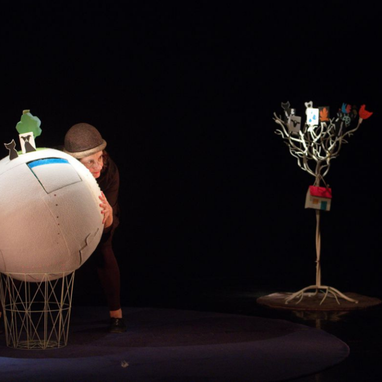 Extrait du spectacle "Le Grand monde du petit chat" d'Odile Burley