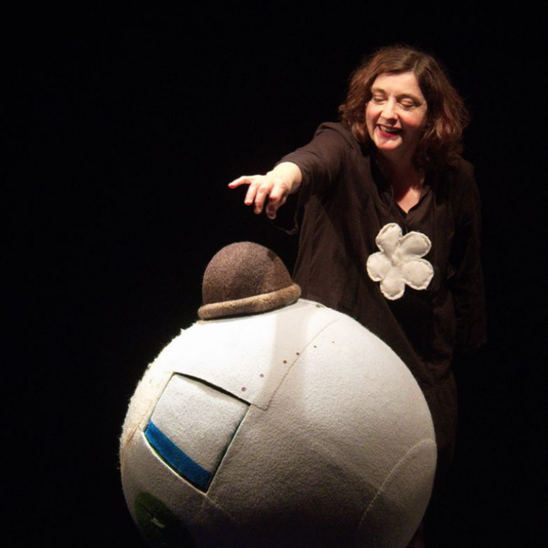 Extrait du spectacle "Le Grand monde du petit chat" d'Odile Burley