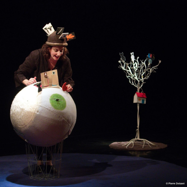 Extrait du spectacle "Le Grand monde du petit chat" d'Odile Burley