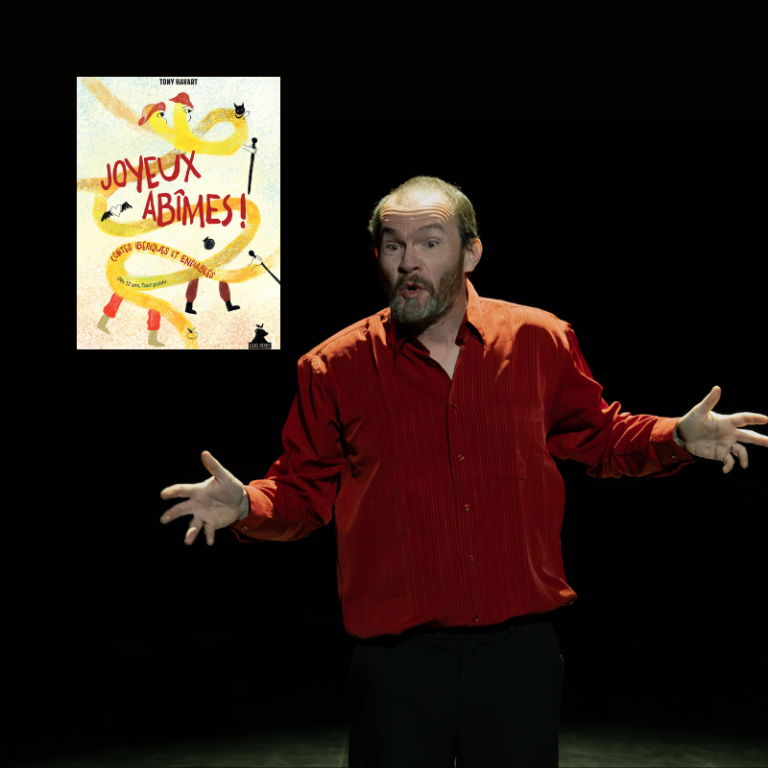 Le conteur Tony Havart sur scène en train de raconter l'histoire du spectacle Joyeux Abîmes - conte ibérique