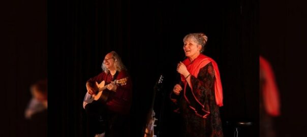 Nadine Demarey dans le spectacle de conte de Noël Parole de sapin