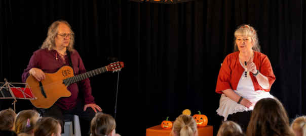 Nadine Demarey raconte des contes de sorcellerie dans Chocottes et Six-Trouilles