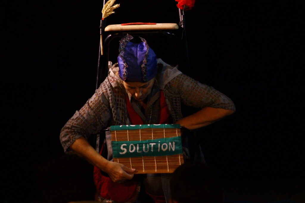 Photo du spectacle version interieur du spectacle Spectacle La Maladie des Nuages de Claudine Vigreux - Conte écologique théâtralisée à partir de 8 ans